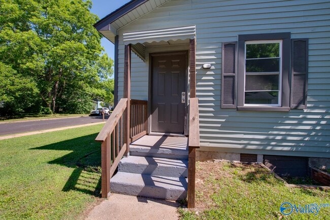 Building Photo - 3507 Dubose St SW