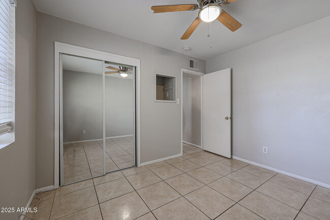 Building Photo - 1120 E Palo Verde Dr