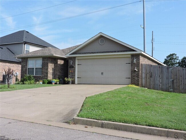 Building Photo - 8012 Huntington Way