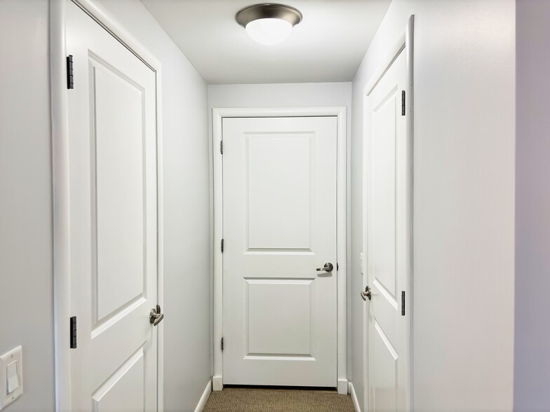 Building Photo - 1021 N Garfield St