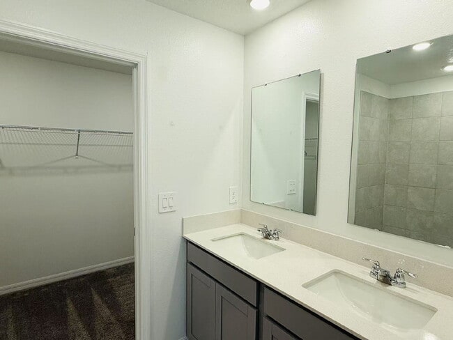 Building Photo - 644 Reggie Rd