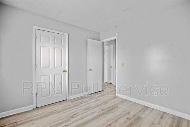 Building Photo - 103 Hubert Dr