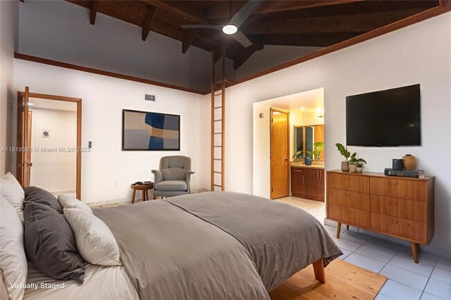 Building Photo - 3080 Allamanda St