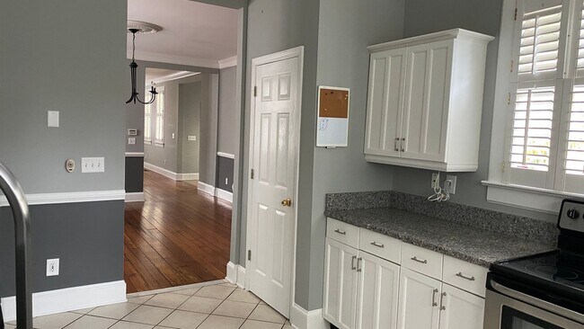 Building Photo - 3 Bedroom 2.5 Bath House in Radcliffeborough - Downtown Charleston