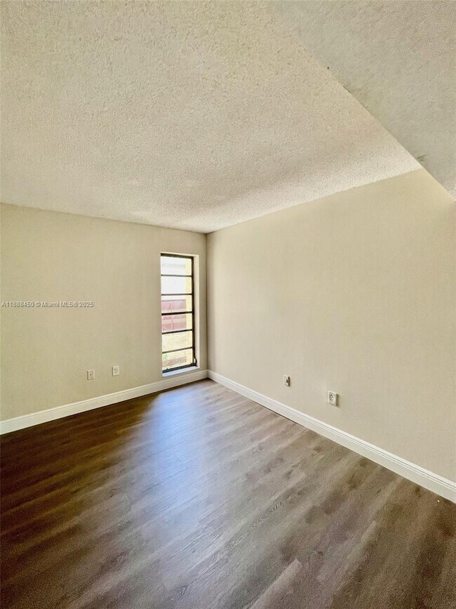 Building Photo - 9015 SW 125th Ave