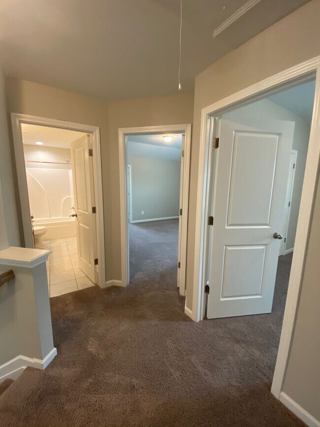 Building Photo - 216 Wild Azalea Dr