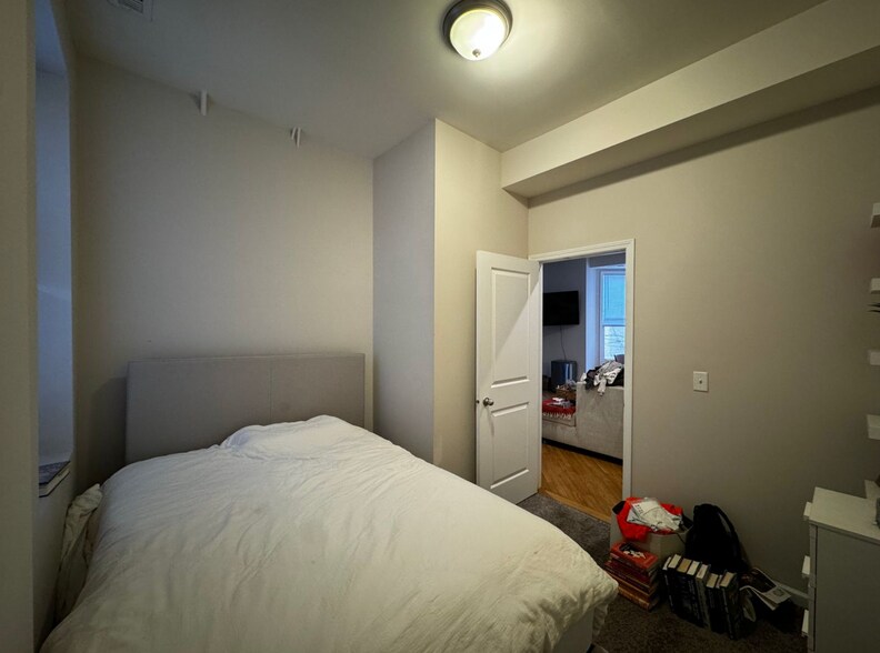 Building Photo - 2746 W Le Moyne St