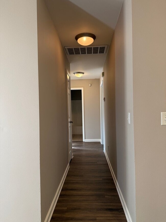 Building Photo - 317 Autumn Dr
