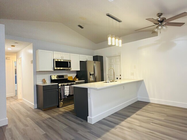 Building Photo - 6921 Long Needle Ct