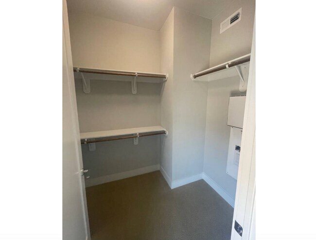 Building Photo - 1045 Lincoln St