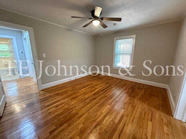 Building Photo - Spacious 3 Bedroom Home with Primary Suite on Main Level and 2-Car Carport