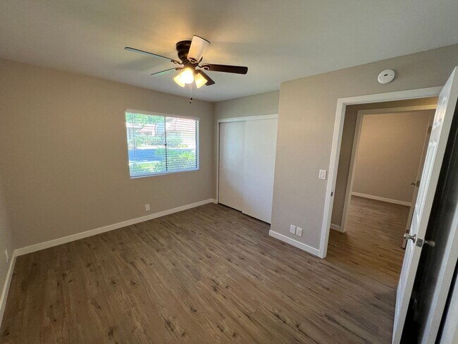 Building Photo - Single Story 3 Bedroom Ventura Condo *Totally updated* with GARAGE!