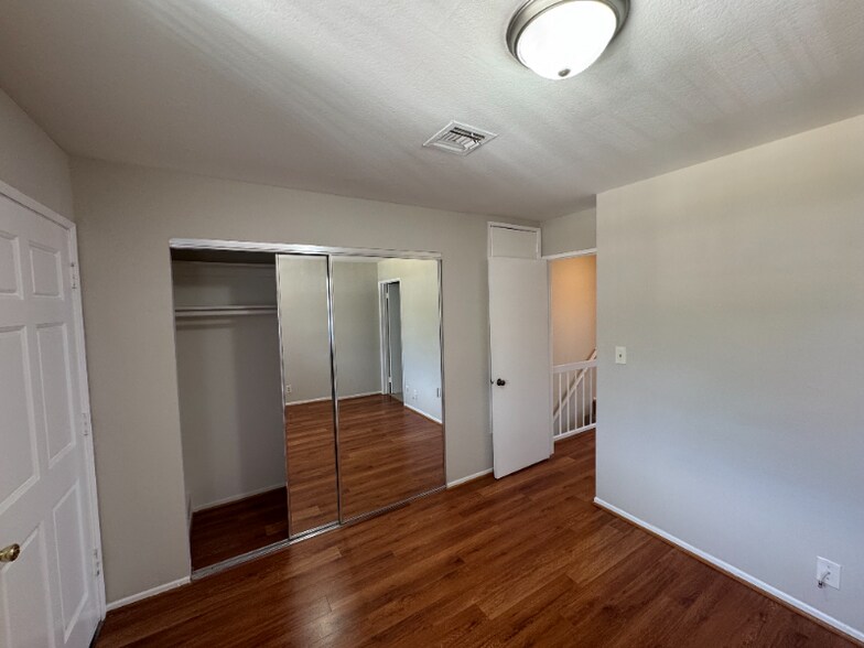 Building Photo - 514 E Valencia Ave