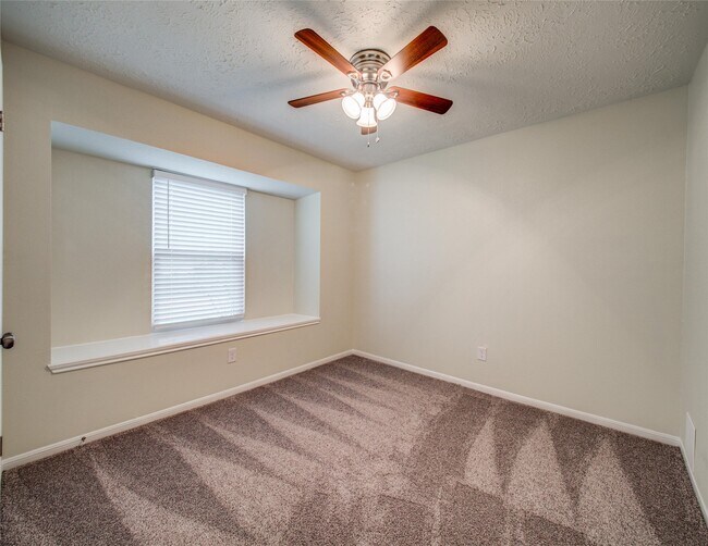 Building Photo - 7114 Buchanan Dr