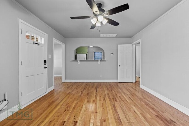 Building Photo - Newly Remodeled 2/1 in Kendall Whittier!