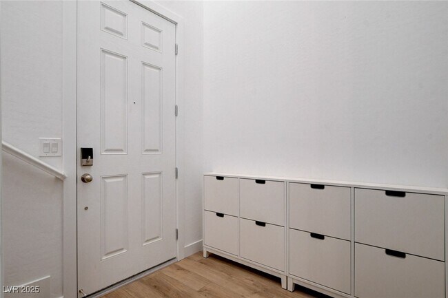 Building Photo - 237 Callen Falls Ave