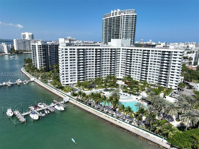 Building Photo - 1500 Bay Dr E