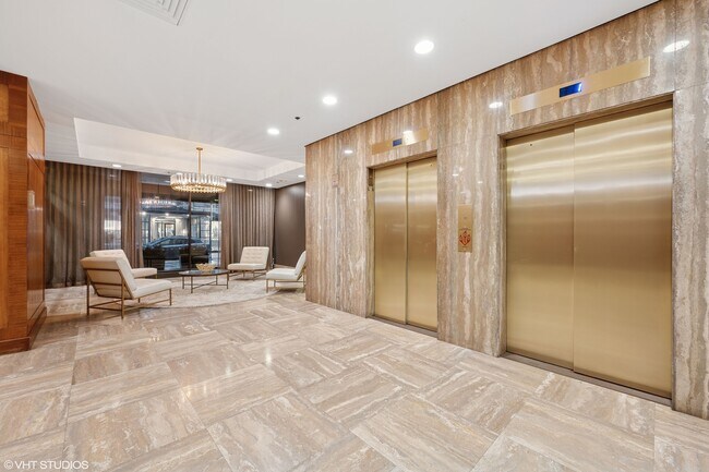 Building Photo - 40 E Delaware Pl