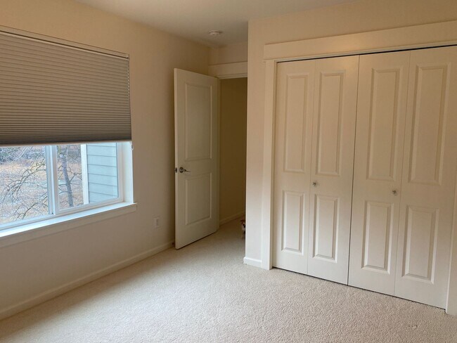 Building Photo - 4 Bedroom Home in the Heart of Sammamish! ...