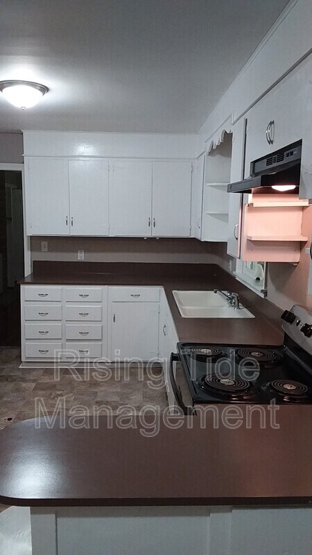 Building Photo - 316 20th Ave NE