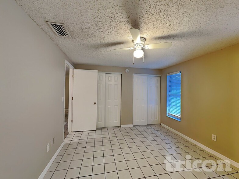 Building Photo - 2814 Cedaridge Dr