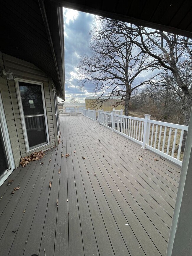 Building Photo - FOR RENT! 6 Bedroom 3 Bathroom in Moscow Mills, MO!