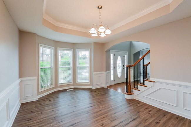Building Photo - 2408 Hyde Park Ct