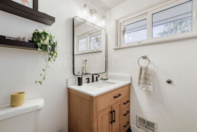 Building Photo - 2484 Pierce St