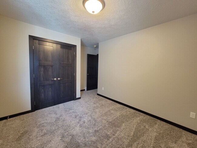 Building Photo - 4606 - 4608 W 34th St. N (Alpha Team) (NW)
