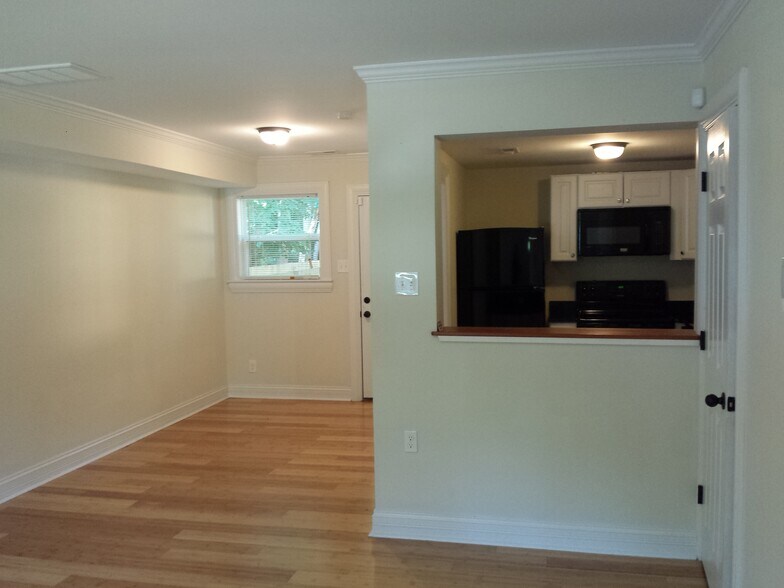 first floor - 536 Green St