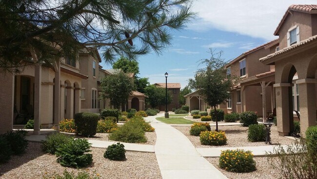 Building Photo - 4 Bedroom, 3 Bathroom Fincher Creek Home