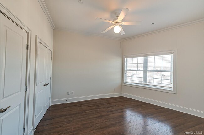 Building Photo - 2-2F Stewart Ave