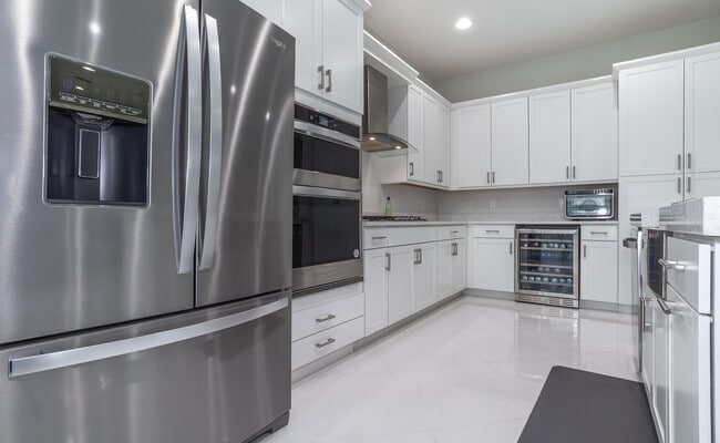 Building Photo - 15145 Cameo Ct