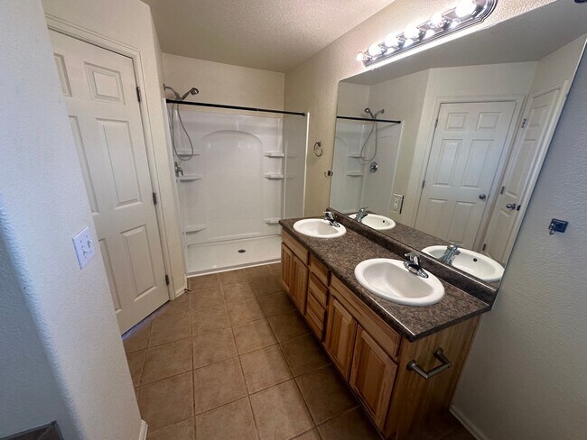 Building Photo - Beautiful 4-bedroom 3-bathroom Home on 5 Acres with Mountain Views!!!