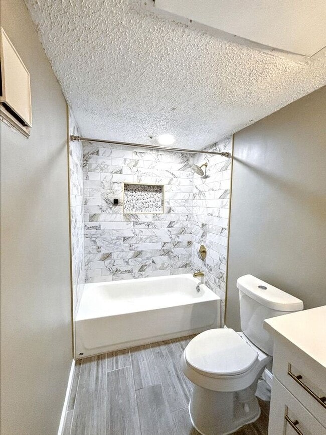 Building Photo - Lovely 2-Bedroom Condo with Modern Comfort...