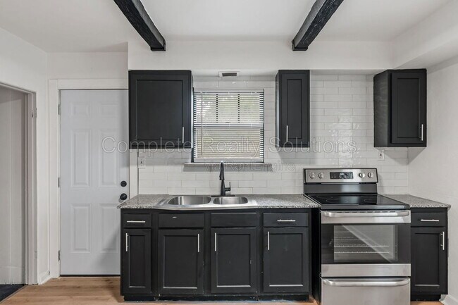 Building Photo - 10030 Bon Oak Dr