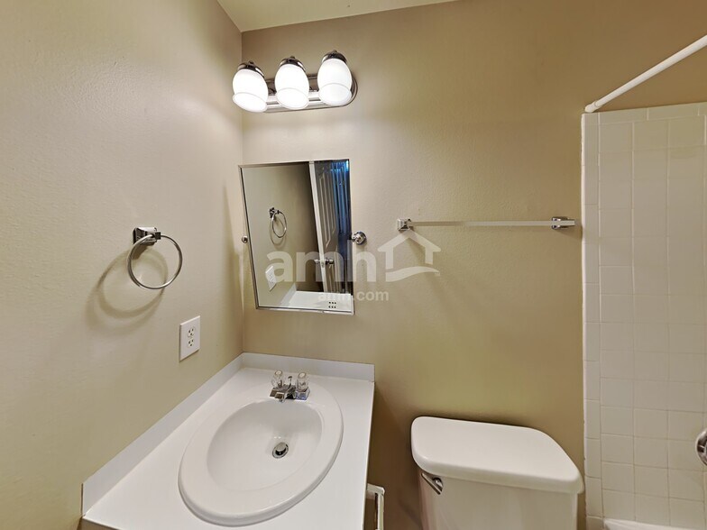 Building Photo - 272 S 590 W