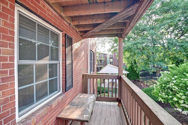 Building Photo - 3 Tara Dr