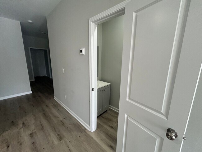 Building Photo - $1995  a Month For Lovely Duplex in Historic Melrose Heights