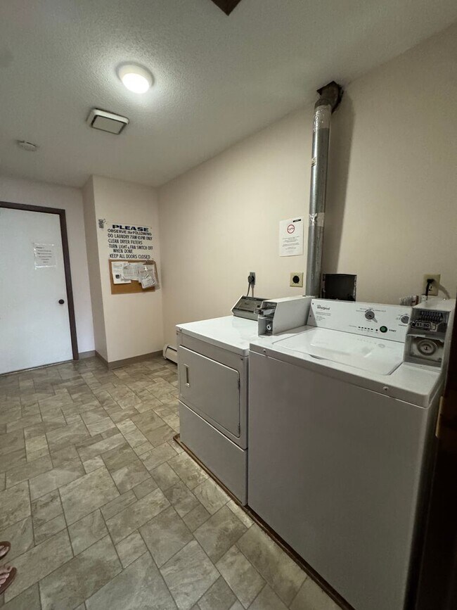 Building Photo - NW Rochester Mn Condo 2 bedroom, 1.5 bathr...