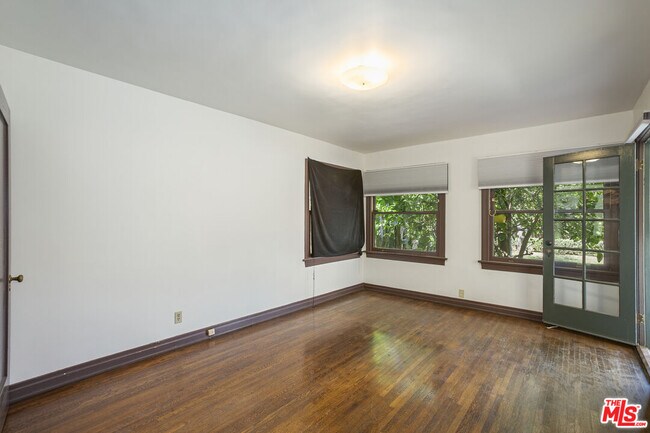 Building Photo - 131 N Citrus Ave