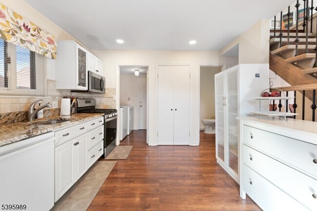 Building Photo - 4141 Bloomingdale Dr