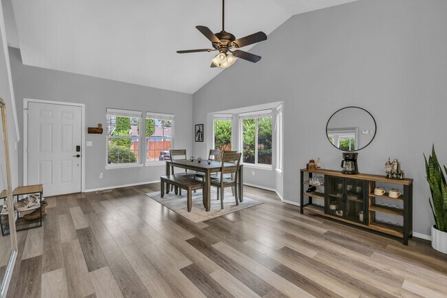 Building Photo - 1319 Golf Club Rd SE