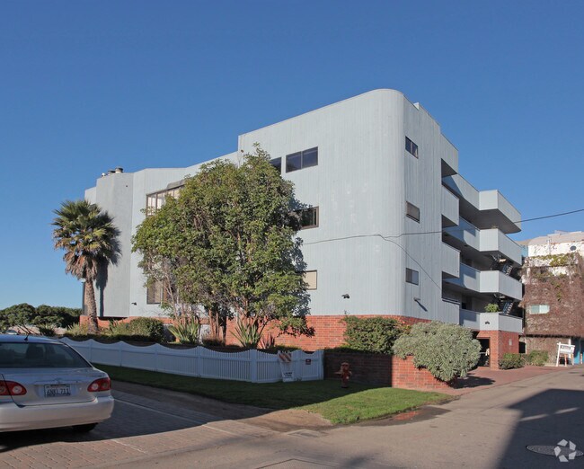 Building Photo - 3115 Ocean Front Walk