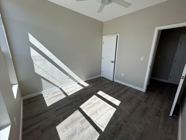 Building Photo - Newly Built 4 bed House! Prime Location