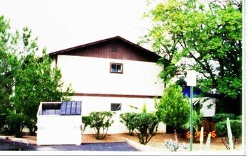 Building Photo - Desert Diamond