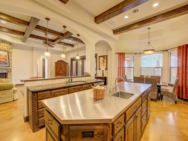 Building Photo - 1310 Minnie Dr