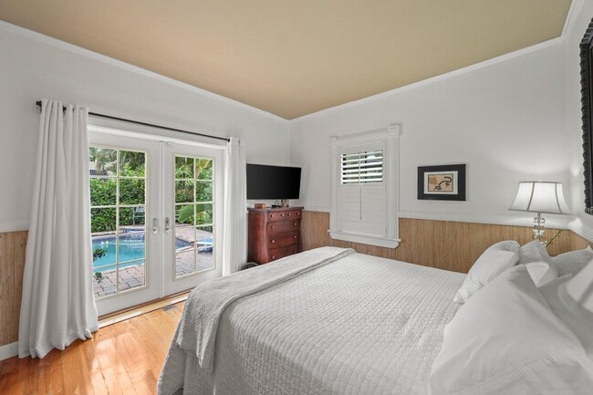 Building Photo - 605 Sunset Rd