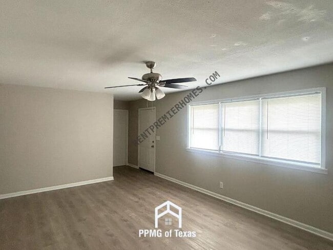 Building Photo - 4616 S 23rd W Ave