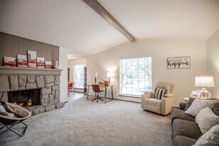 Building Photo - 6711 S Richmond Ave